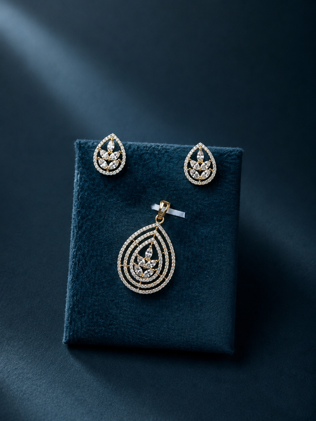 DIAMOND PENDANT