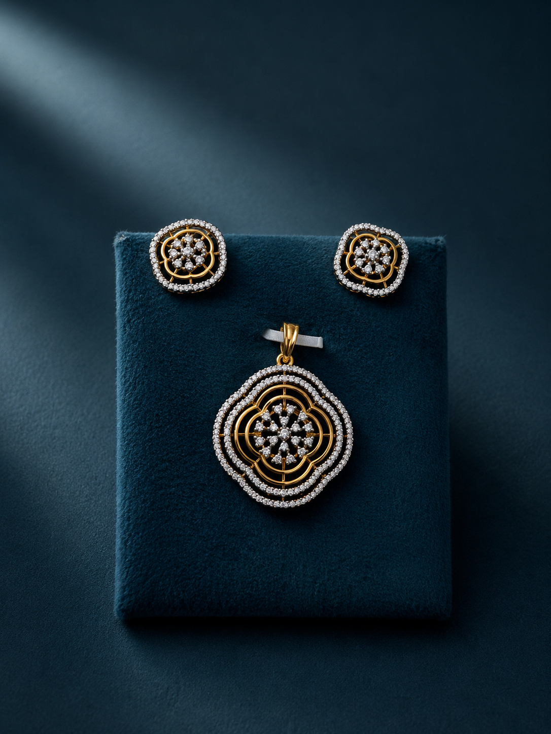 DIAMOND PENDANT