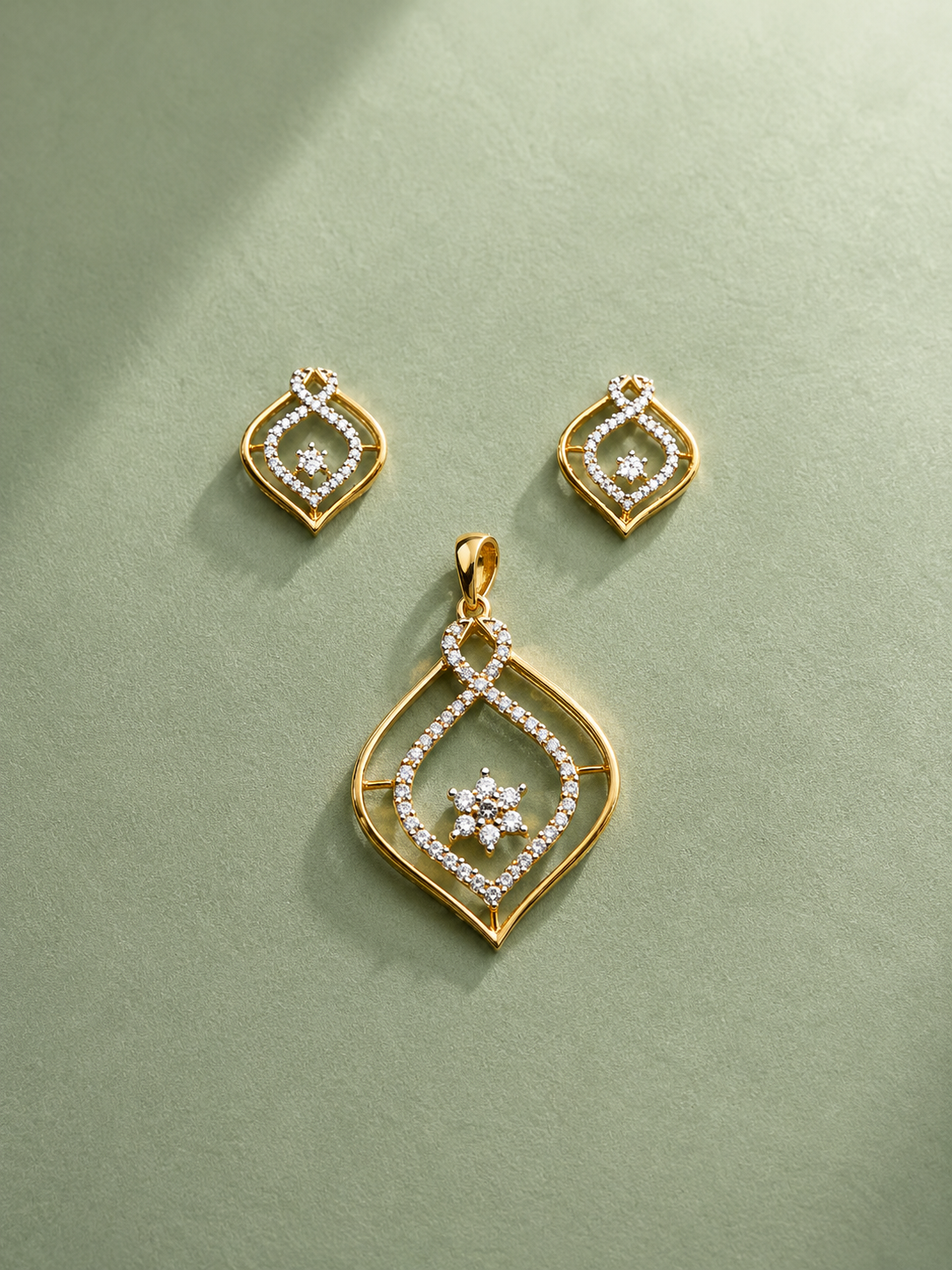 DIAMOND PENDANT