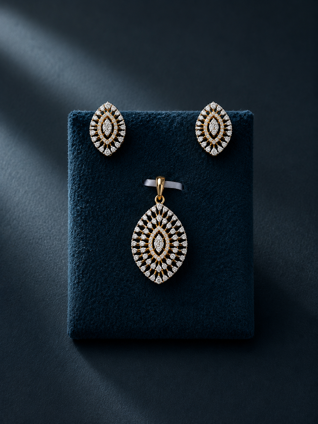 DIAMOND PENDANT