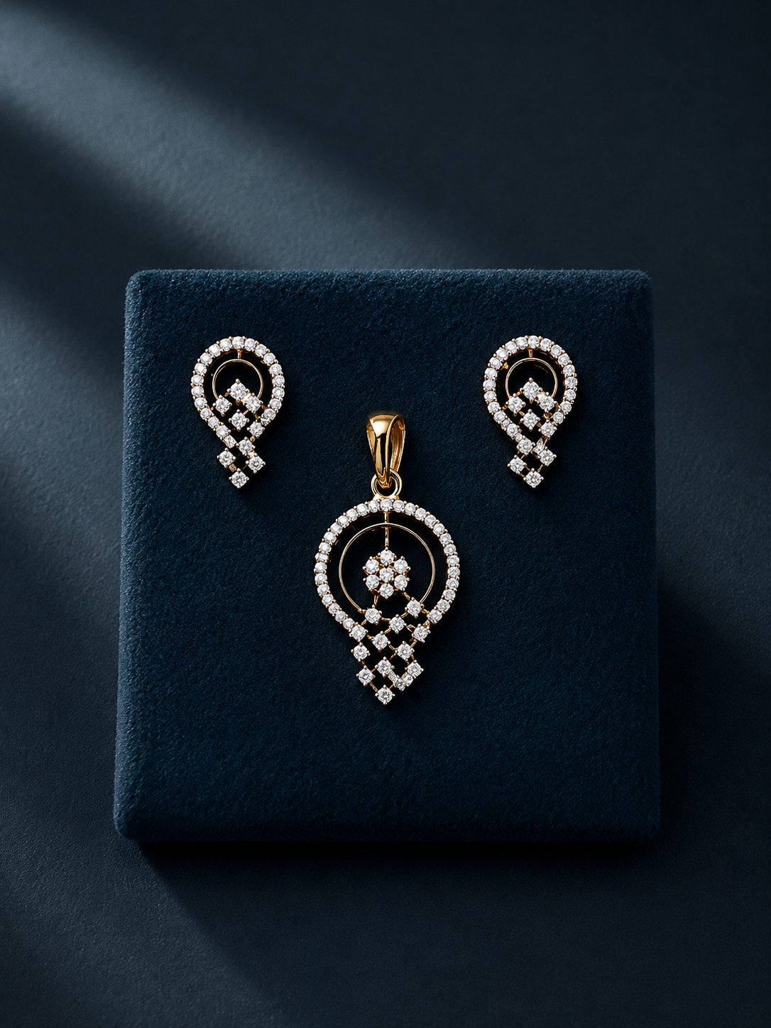DIAMOND PENDANT