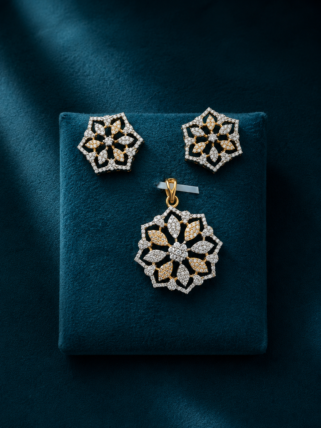 DIAMOND PENDANT