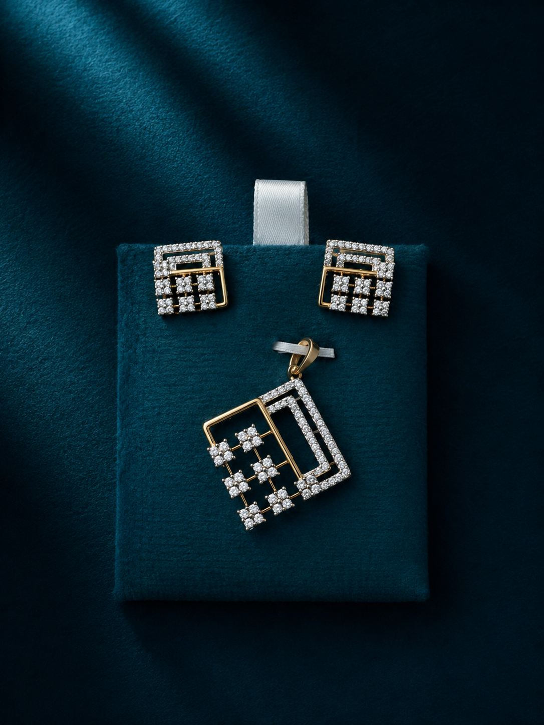 DIAMOND PENDANT